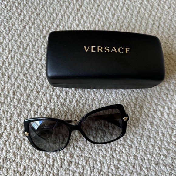 Versace VE 4390 Oversized Sunglasses - Picture 2 of 6